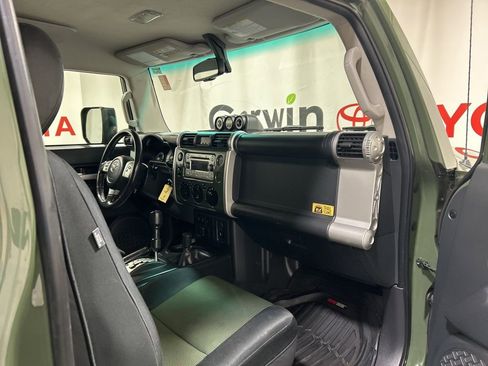 Used 2011 Toyota FJ Cruiser 4WD w/ Trail Teams Special Edition image 12