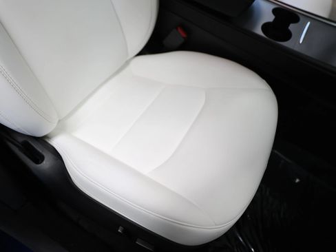 Used 2023 Tesla Model Y Long Range AWD/4WD image 39