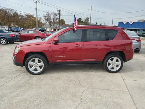 Used 2014 Jeep Compass Latitude image 3