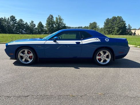 Used 2012 Dodge Challenger R/T RWD image 4