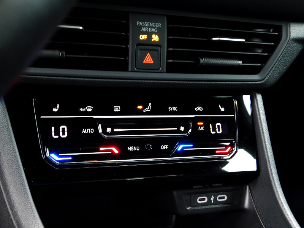 Used 2025 Volkswagen Jetta Sport FWD image 19