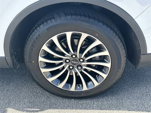 Certified 2021 Lincoln Aviator Reserve w/ Equipment Group 201A image 10