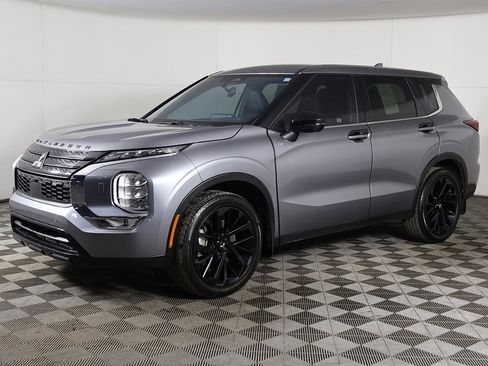 Used 2024 Mitsubishi Outlander SE Black Edition image 9