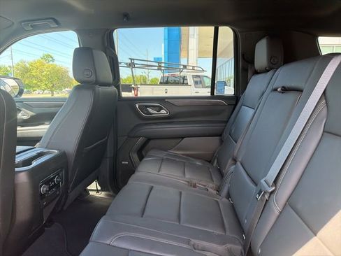 Used 2021 Chevrolet Suburban LT image 9