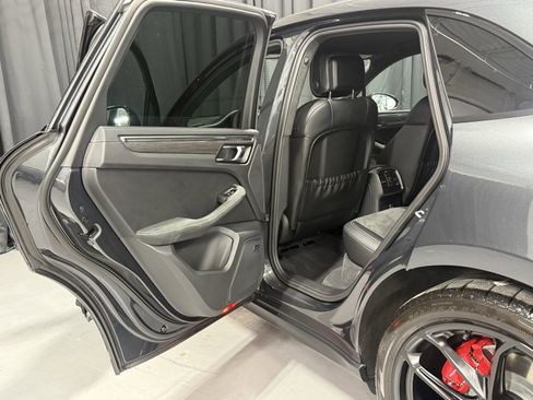 Used 2025 Porsche Macan GTS image 14