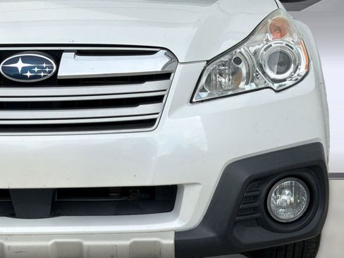 Used 2013 Subaru Outback 2.5i Limited w/ Moonroof Pkg AWD/4WD image 10