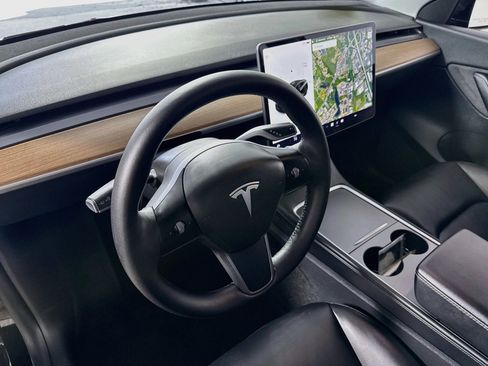 Used 2021 Tesla Model Y Long Range image 12