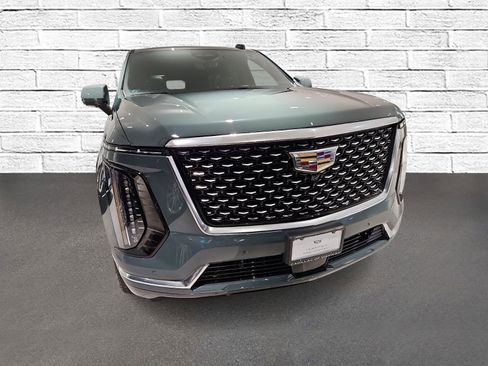 Certified 2025 Cadillac Escalade Premium Luxury image 9