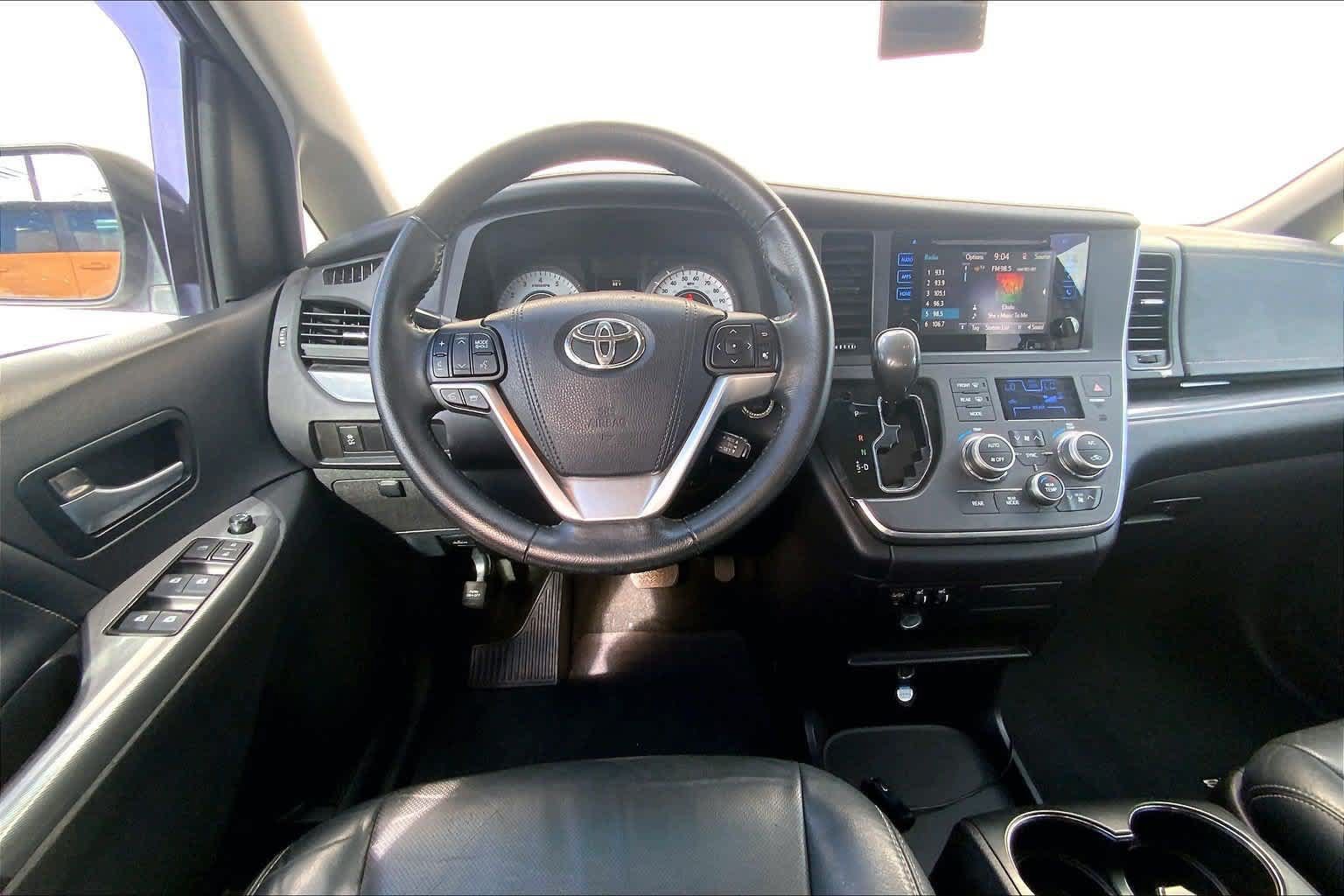Used 2015 Toyota Sienna SE FWD image 14