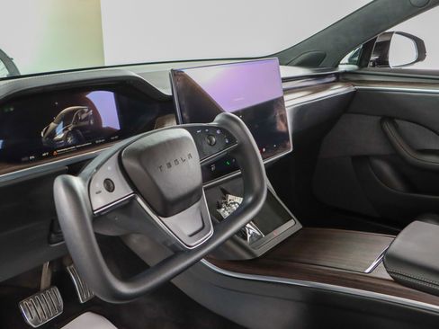 Used 2021 Tesla Model S Plaid image 21