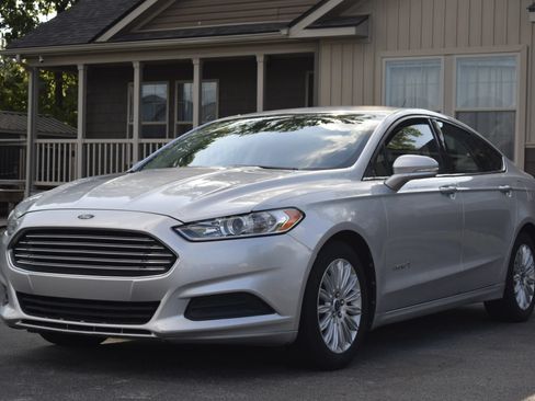 Used 2013 Ford Fusion SE FWD image 1