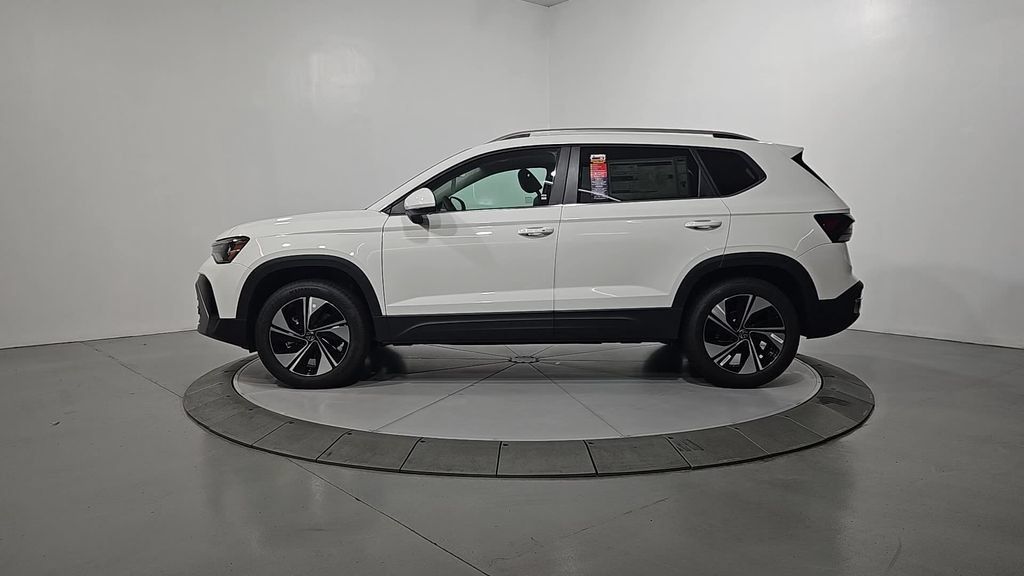 New 2026 Volkswagen Taos SE AWD/4WD image 2