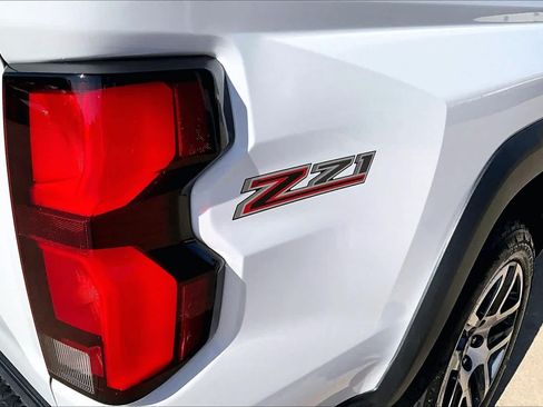 Used 2024 Chevrolet Colorado Z71 w/ Z71 Convenience Package 2 AWD/4WD image 29