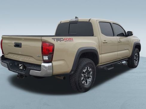 Used 2019 Toyota Tacoma TRD Off-Road image 8