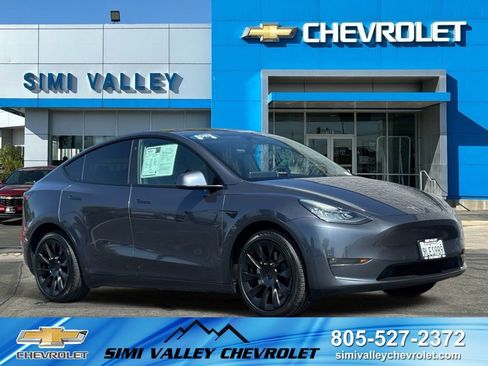 Used 2022 Tesla Model Y Long Range AWD/4WD image 1