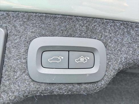 Used 2025 Volvo S90 B6 Plus AWD/4WD image 17