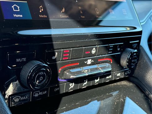 Used 2023 Jeep Grand Cherokee Limited image 16