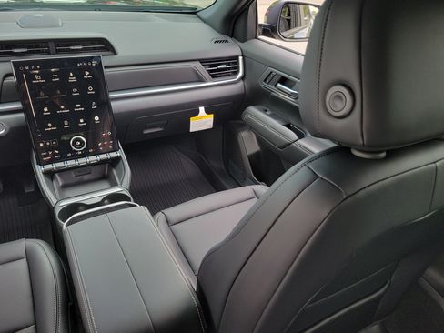 New 2027 GMC Terrain Elevation w/ Elevation Premium Package FWD image 17