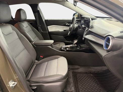 Used 2024 Chevrolet Trax LT w/ Driver Confidence Package image 12