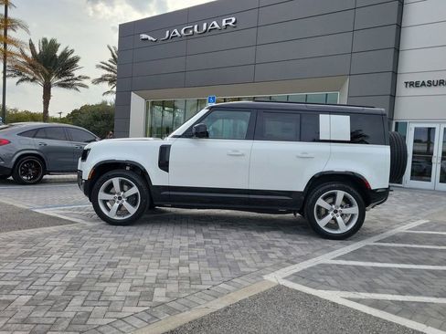 New 2026 Land Rover Defender 110 X-Dynamic SE image 2