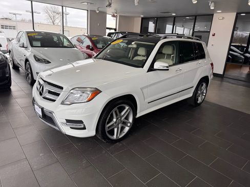 Used 2015 Mercedes-Benz GLK 350 4MATIC image 2