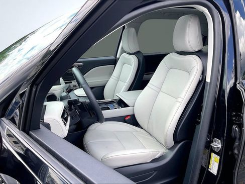 Used 2026 Lincoln Aviator AWD w/ Jet Appearance Package image 19