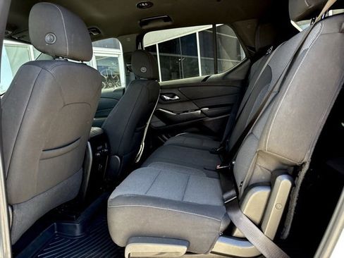 Used 2023 Chevrolet Traverse LT image 21