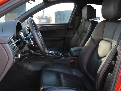 Used 2023 Porsche Macan image 5