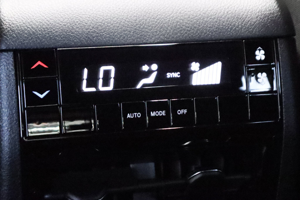 Used 2025 Jeep Grand Cherokee L Laredo w/ Luxury Tech Group I RWD image 39