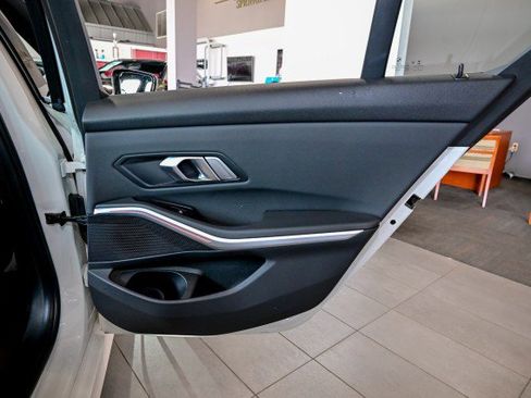 Used 2019 BMW 330i xDrive Sedan w/ Convenience Package image 25