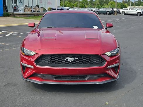 Used 2018 Ford Mustang Coupe RWD image 9
