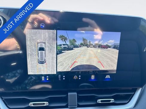 New 2026 Chevrolet Equinox LT w/ Convenience Package II FWD image 17