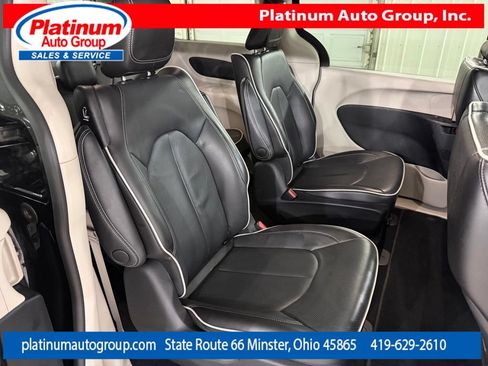 Used 2023 Chrysler Pacifica Limited FWD image 38