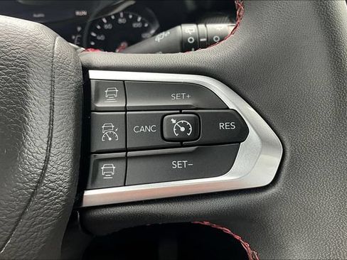 Used 2025 Jeep Compass Trailhawk AWD/4WD image 13