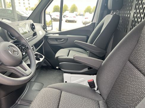 Used 2024 Mercedes-Benz Sprinter 2500 image 26