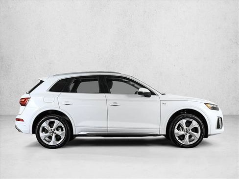 Certified 2025 Audi Q5 2.0T Premium Plus w/ Premium Plus Package AWD/4WD image 4