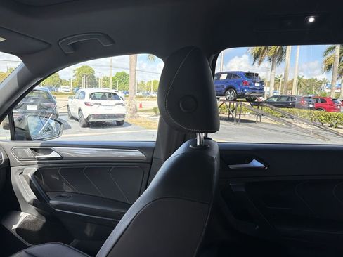 Used 2022 Volkswagen Tiguan SE R-Line image 4