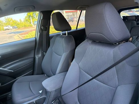 Used 2023 Toyota Corolla Cross LE FWD image 9
