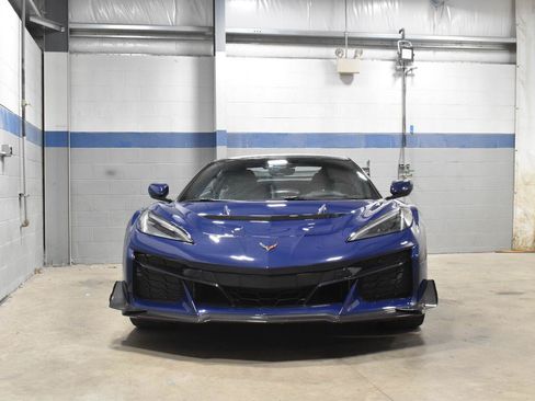 Used 2025 Chevrolet Corvette ZR1 w/ ZR1 Carbon Fiber Aero Package RWD image 22
