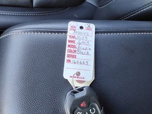 Used 2023 GMC Acadia SLT image 46