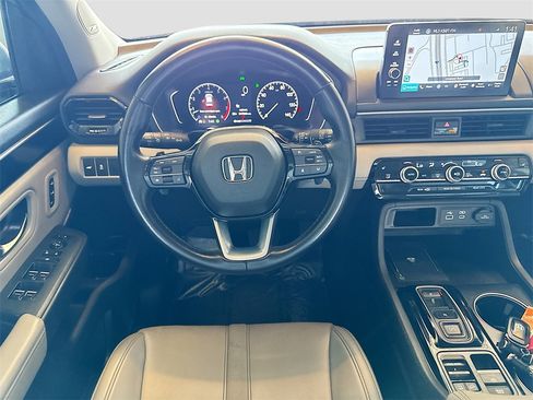 Used 2025 Honda Pilot Touring image 24