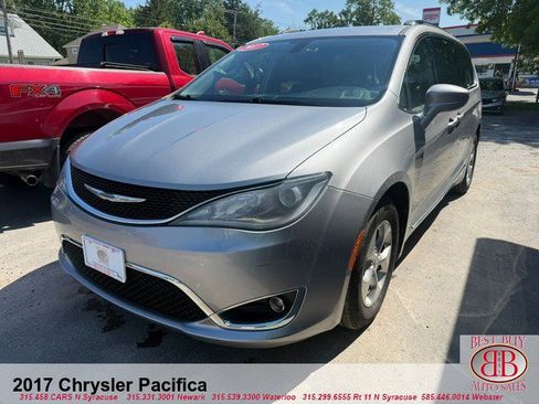 Used 2017 Chrysler Pacifica LX FWD image 3