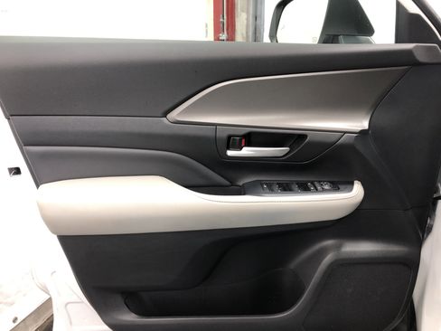 Used 2024 Toyota Grand Highlander XLE image 17