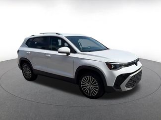 Used 2025 Volkswagen Taos SE video 2