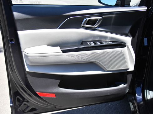 Used 2024 Kia Carnival LX FWD image 14