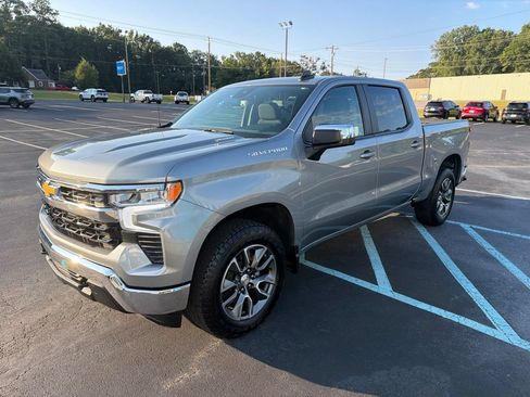 Used 2025 Chevrolet Silverado 1500 LT AWD/4WD image 3