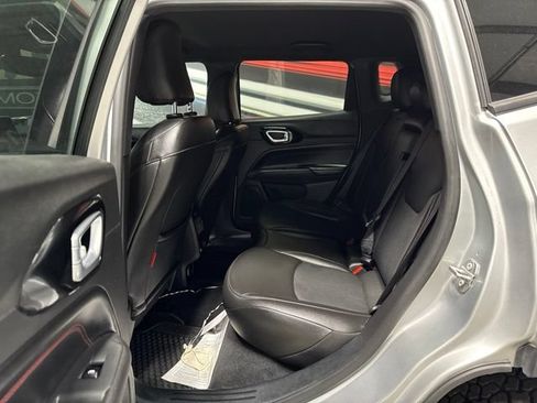 Used 2025 Jeep Compass Trailhawk AWD/4WD image 12