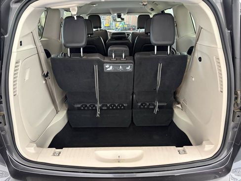 Used 2017 Chrysler Pacifica Touring-L FWD image 18