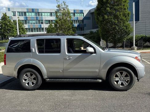 Used 2007 Nissan Pathfinder LE w/ LE Navigation Pkg AWD/4WD image 7