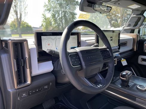 New 2025 GMC Hummer EV 3X w/ LPO, Roof Cross Rail Package image 10